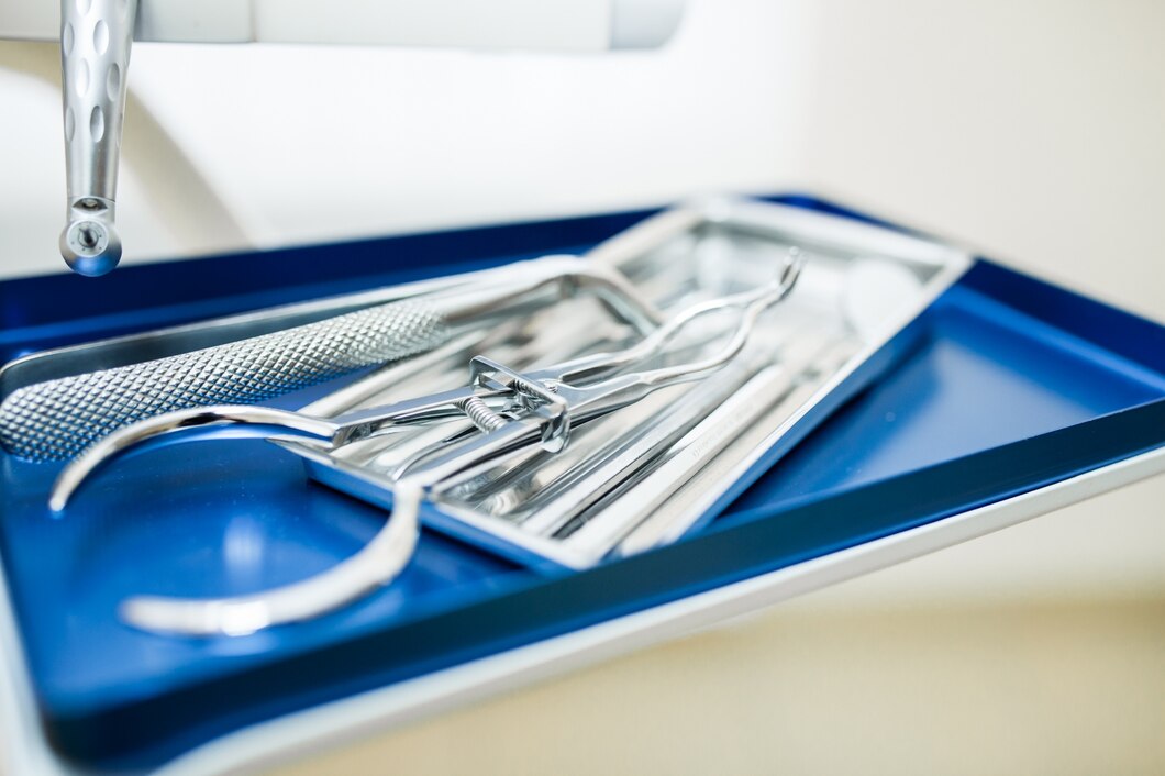 Poradnik pacjenta: Jak przygotować się do zabiegu wszczepienia implantów zębowych?