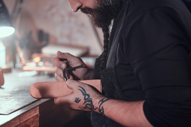 Jak wybrać najlepszy tusz do swojego salonu tatuażu: poradnik dla profesjonalistów